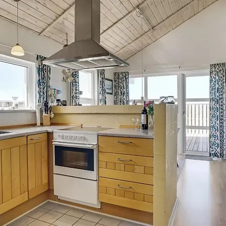 Semesterbostad Thorbiorn - 350m From The Sea By Interhome